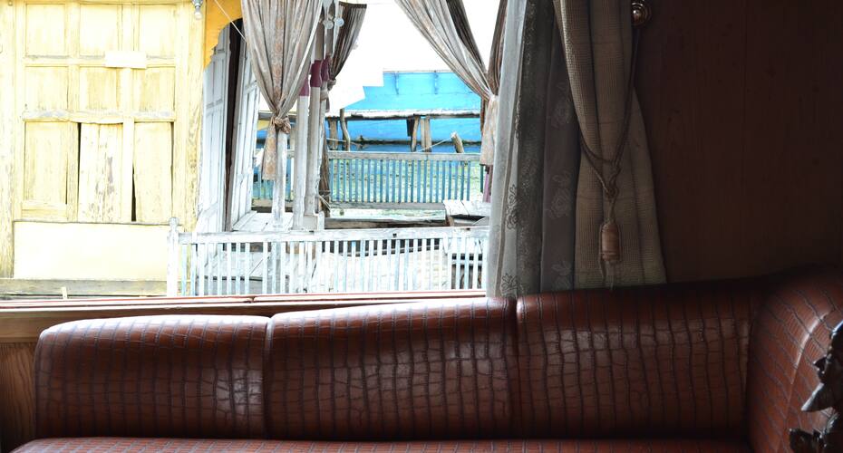 Queen of Heaven Houseboat, Srinagar 4